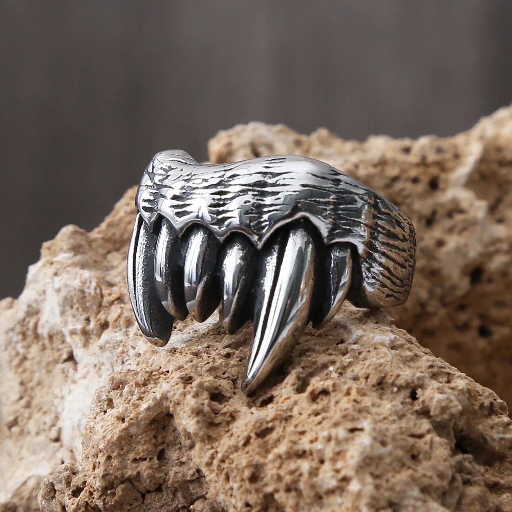 Infernal Beast’s Fang Ring